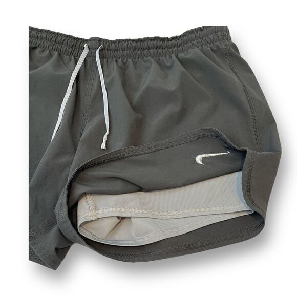 Nike Dri Fit Shorts Size Medium - Picture 4 of 5